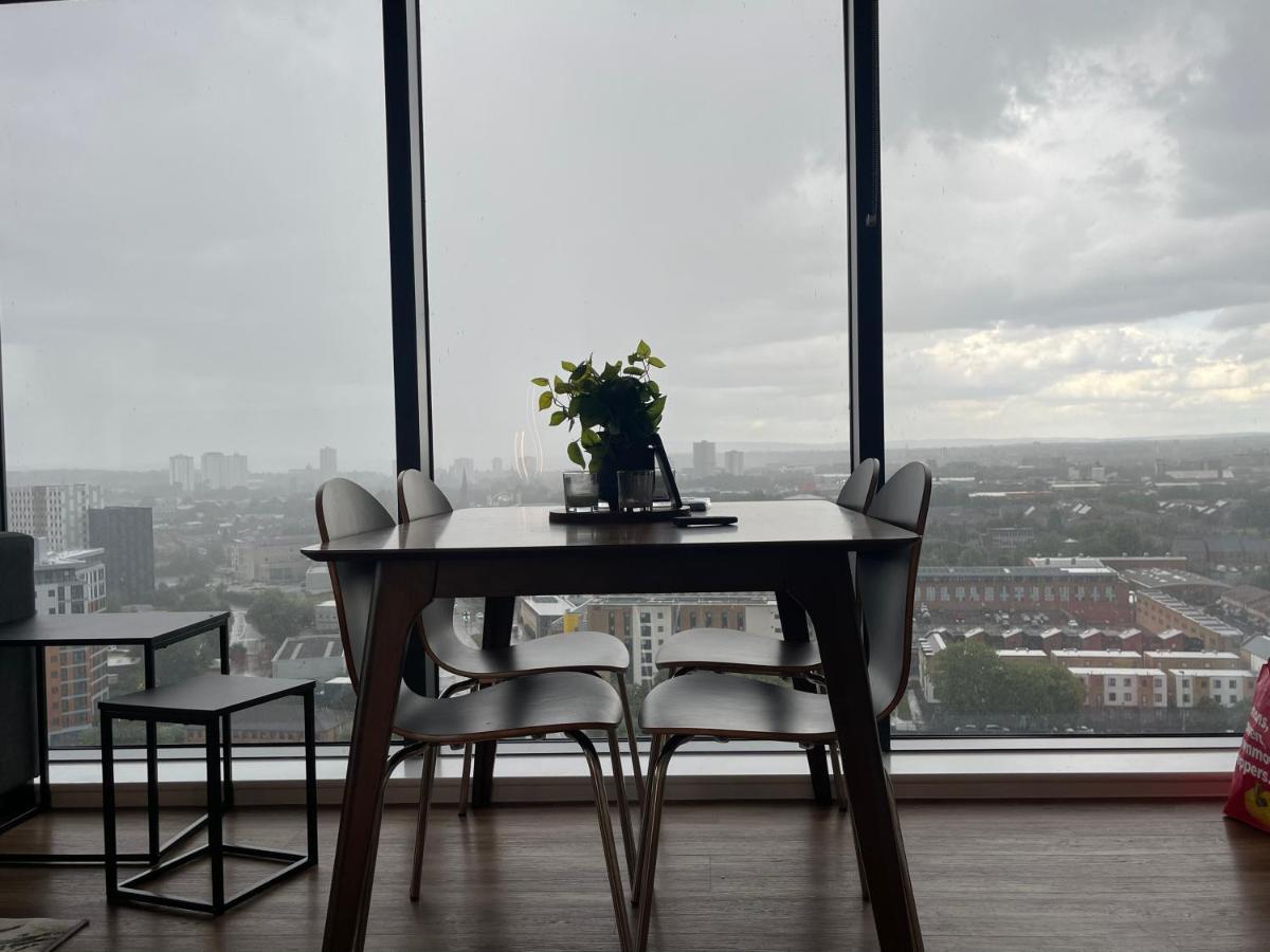 Luxury 2 Bedroom En-Suite Apartment Balcony Views Manchester Exteriör bild