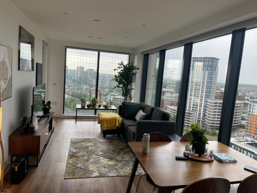 Luxury 2 Bedroom En-Suite Apartment Balcony Views Manchester Exteriör bild